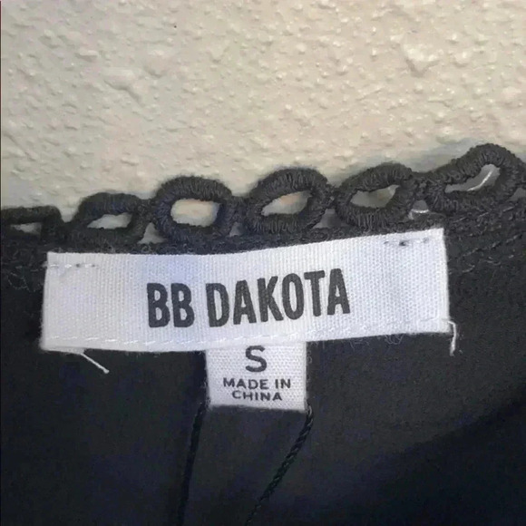 Brand new!! BB DAKOTA Women’s Button Down Blouse - Picture 3 of 7